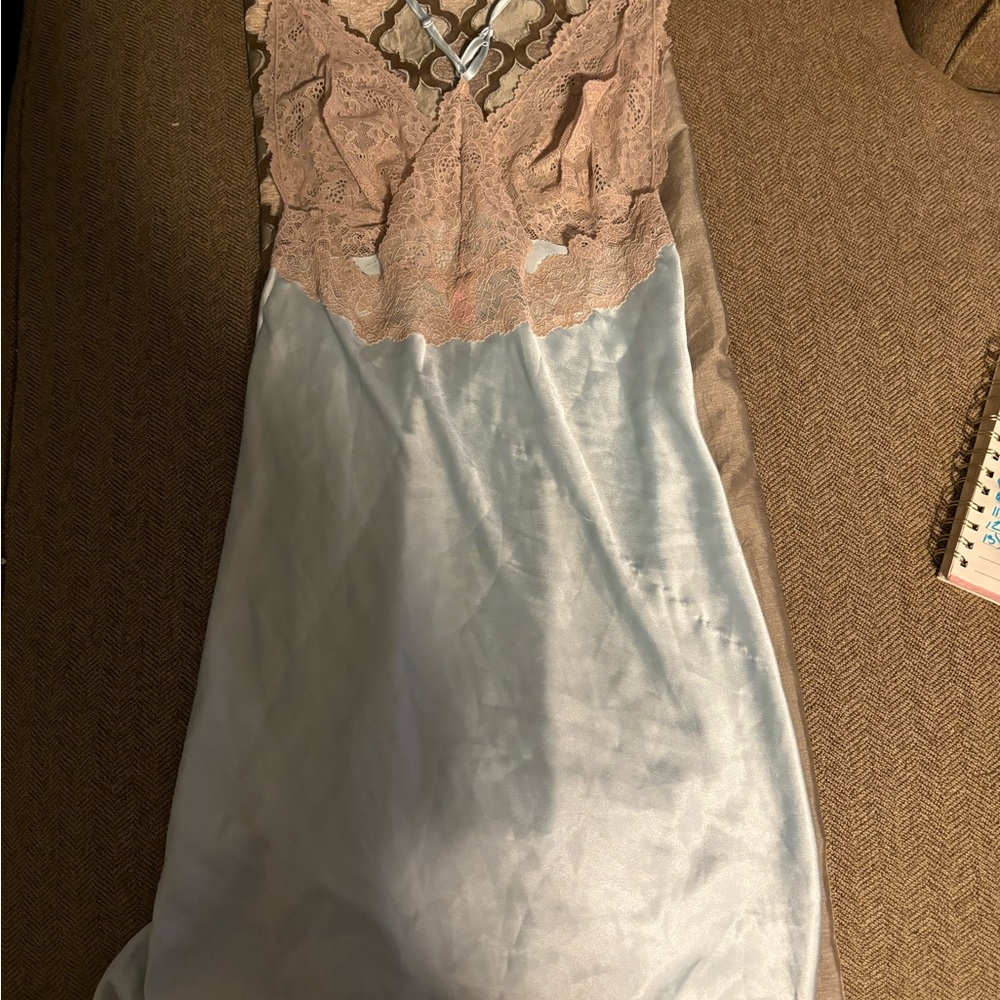 Lingerie - Picture 2 of 2